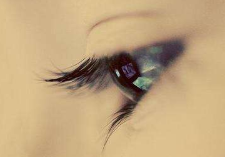 桂枝汤合封髓丹加味治疗眼睑肿痛医案案例