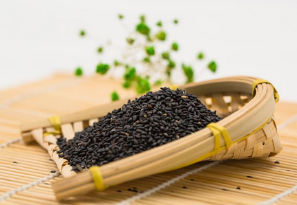 桑叶黑芝麻配伍的作用功效_黑芝麻和桑叶配方药治白发吗?