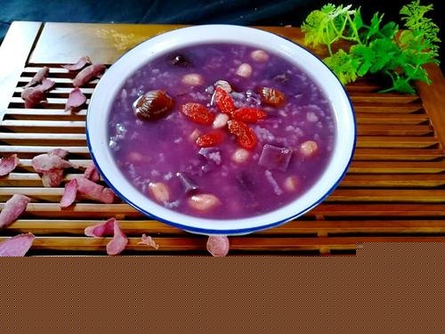 莲实美容羹女性吃的好处-作用与功效、做法、营养价值