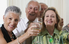老年人如何防治酒害