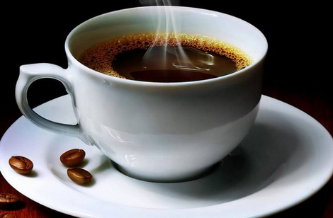 服药时能否用茶水、咖啡、牛奶、果汁或酒替代水?