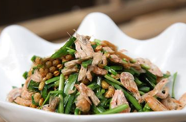 女性肾虚不孕吃什么好?肾虚不怀孕吃点韭菜青虾来温肾！