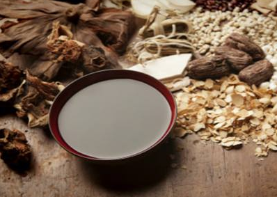 王不留行散/当归补血汤合方加味治疗复发性耳软骨炎医案