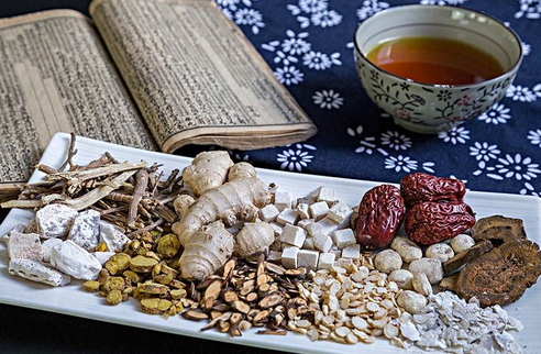 茵陈蒿汤/四妙丸/桂枝茯苓丸合方治疗生殖器疱疹医案