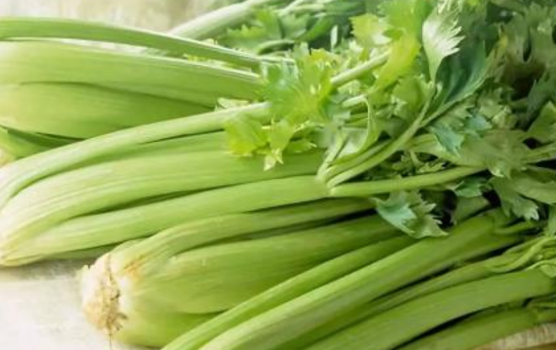 芹菜的作用与功效价值_芹菜的药用价值、吃法与食疗方
