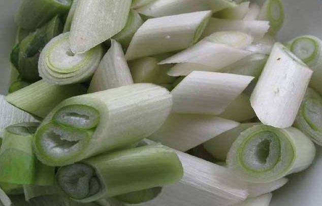 葱白的性味归经与作用功效禁忌_营养价值与成分药理