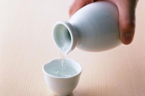 白酒不能和什么一起同吃？与白酒相宜相克的食物有哪些