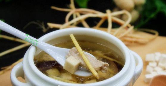 蒋关富蝉蜕消疹汤治疗玫瑰糠疹医案