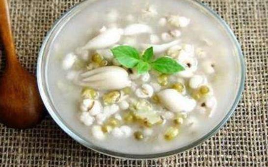 袁飞跃解毒除湿汤治疗玫瑰糠疹医案