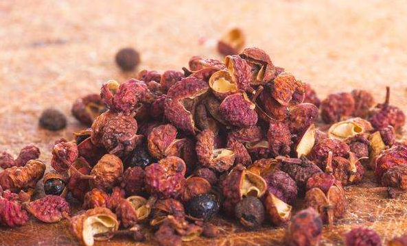 鹿地龟板汤的作用功效、配方组成、方解与加减