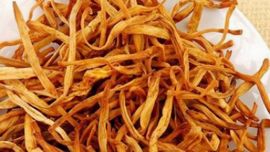 女人吃金针菜的好处与禁忌_女人吃金针菜的作用功效