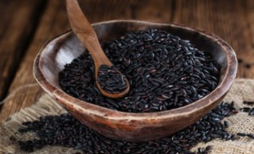 黑米的美容作用与功效_女人黑米的美容吃法与做法