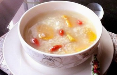 红薯粥的作用功效与做法_红薯粥的禁忌与注意事项