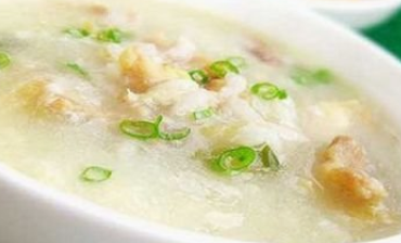 猪脊肉粥的作用功效与做法_猪脊肉粥的禁忌与注意事项
