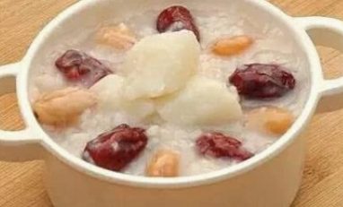 桑叶粥的作用功效与做法_桑叶粥的禁忌与注意事项