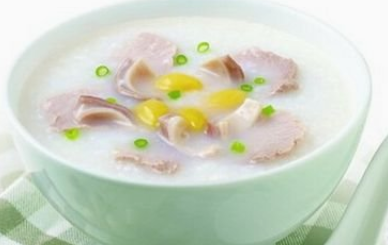 茯苓粉粥的作用功效与做法_茯苓粉粥的禁忌与注意事项