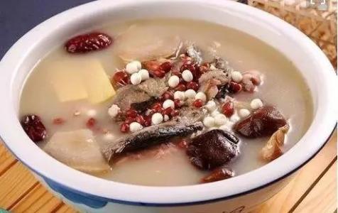 赤豆鲤鱼的作用功效与做法_赤豆鲤鱼怎么做