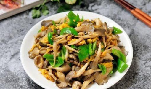 核桃仁炒平菇的作用功效与做法_核桃仁炒平菇怎么做
