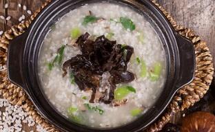 木耳粥的作用功效与做法_木耳粥怎么做