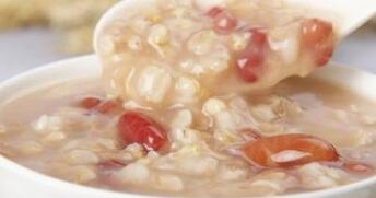 猪蹄粥的作用功效与做法_猪蹄粥怎么做