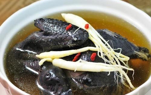 熟地黄蒸乌鸡的作用功效与做法_熟地黄蒸乌鸡怎么做