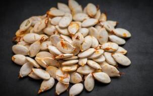 南瓜子的最佳吃法、好处与坏处_南瓜子的药用营养价值与功效作用