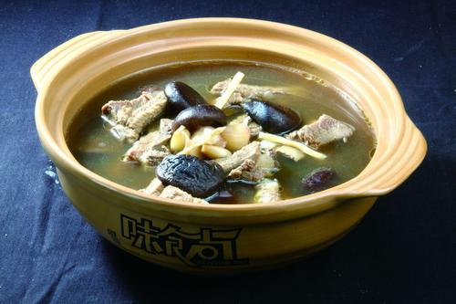 巴戟炖猪肠的作用功效与做法_巴戟炖猪肠怎么做