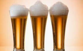 啤酒的最佳搭配_啤酒相克与相宜的食物有哪些