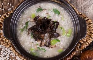 木耳粥的适用与禁忌人群_哪些人适合吃 功能主治与作用功效