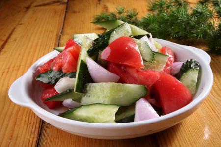 拌西红柿黄瓜的作用与功效、做法-壮骨强身功效与营养价值