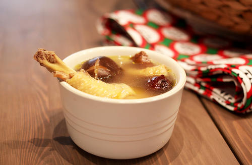 何首乌炖鸡的作用与功效、做法-补肾壮阳功效与营养价值