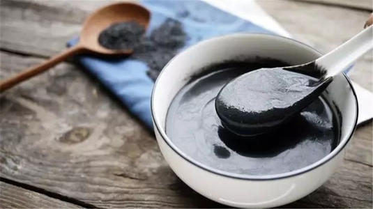 黑芝麻蜂蜜糊的作用与功效、做法-补肾壮阳功效与营养价值