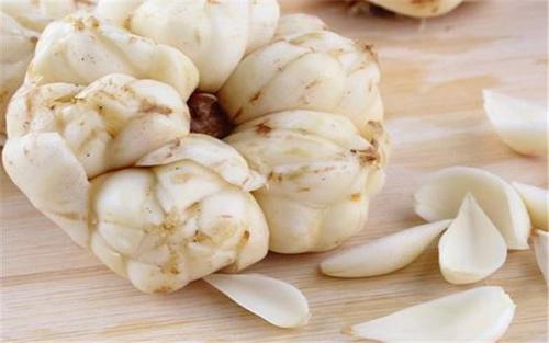 西芹百合三高高血压能吃吗？作用与功效、做法、营养价值