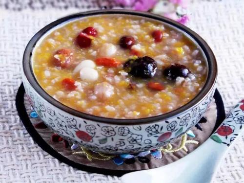 茯苓莲子粥三高高血压能吃吗？作用与功效、做法、营养价值