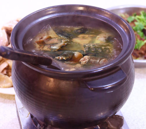 黑豆莲藕鸡汤三高高血压能吃吗?作用与功效、做法、营养价值