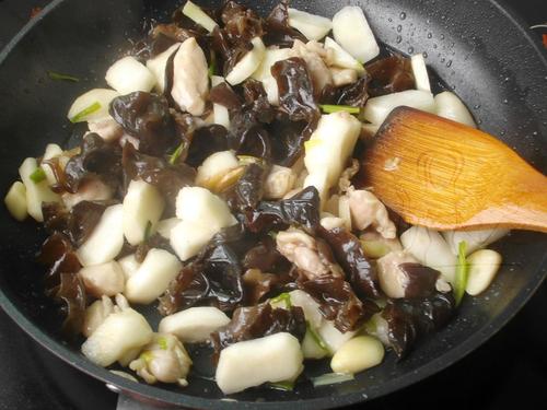 荸荠木耳煲带鱼能防癌抗癌吗-作用与功效、做法、营养价值