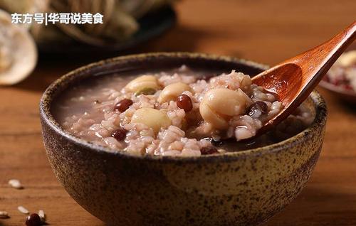班秀文脾虚胃滞,湿热蕴结之内伤发热,治用三仁汤合四苓散加减的配方组成