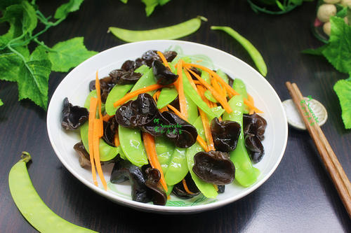 黑木耳柿饼汤能润肺解燥吗？作用与功效、做法