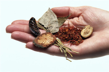 自拟痛风消汤合中药外洗方治疗痛风性关节炎方法、医案、经典案例