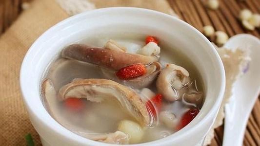 莲子芡实沙虫汤能健脾益胃吗？作用与功效、做法