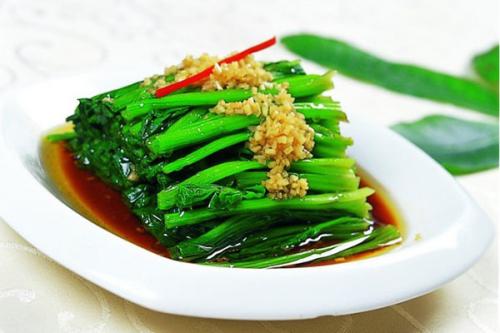 大蒜姜汁拌菠菜中老年人吃的好处-作用与功效、做法、营养价值