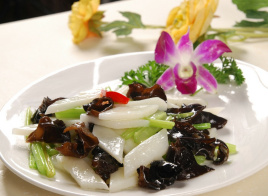 黑木耳炒芹菜中老年人吃的好处-作用与功效、做法、营养价值