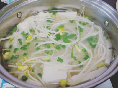 豆芽豆腐汤中老年人吃的好处-作用与功效、做法、营养价值