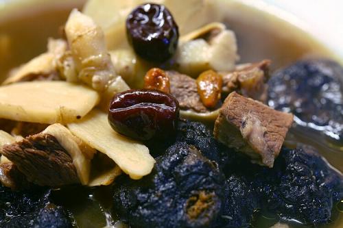 黄精玉竹牛肉汤中老年人吃的好处-作用与功效、做法、营养价值