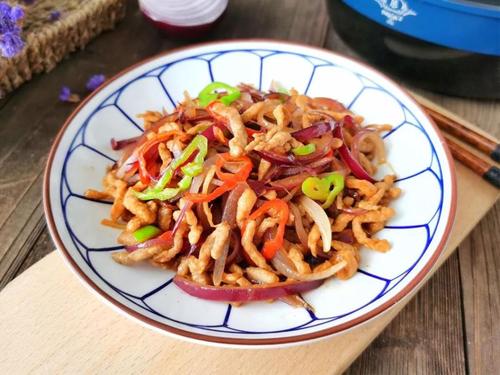 洋葱炒肉片中老年人吃的好处-作用与功效、做法、营养价值