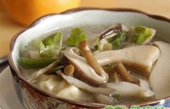木耳芦笋蘑菇汤中老年人吃的好处-作用与功效、做法、营养价值