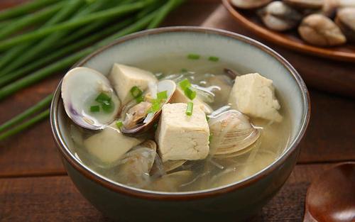 笋菇素鸡酸菜汤中老年人吃的好处-作用与功效、做法、营养价值