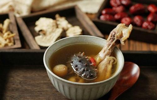 茯苓板栗鲤鱼中老年人吃的好处-作用与功效、做法、营养价值