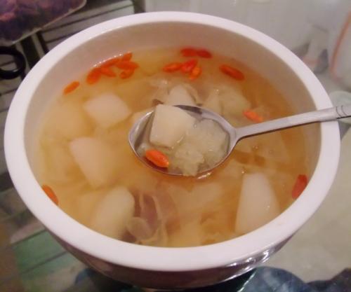 银耳炖白花蛇舌草中老年人吃的好处-作用与功效、做法、营养价值