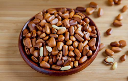 松子核桃膏中老年人吃的好处-作用与功效、做法、营养价值